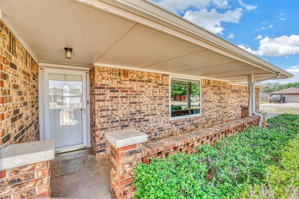 302 Maple Street, Elk City, OK 73644