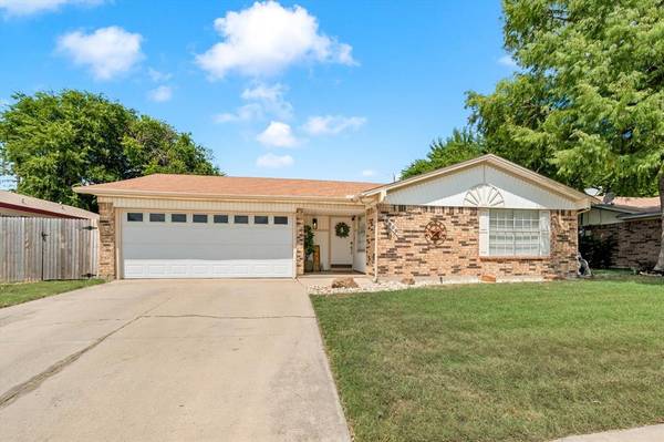 6509 Brookside Drive, Watauga, TX 76148