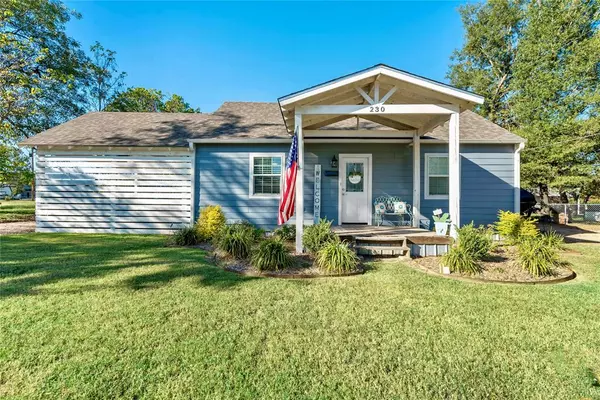 230 W Division Street, Blossom, TX 75416