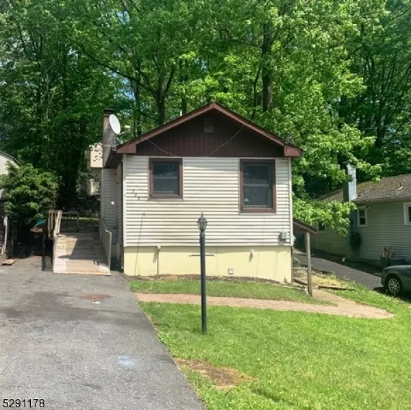 339 Elmira Trl, Hopatcong Boro, NJ 07843