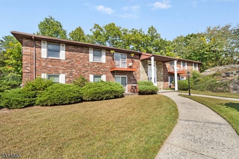 311 Ringwood Ave, Pompton Lakes Boro, NJ 07442