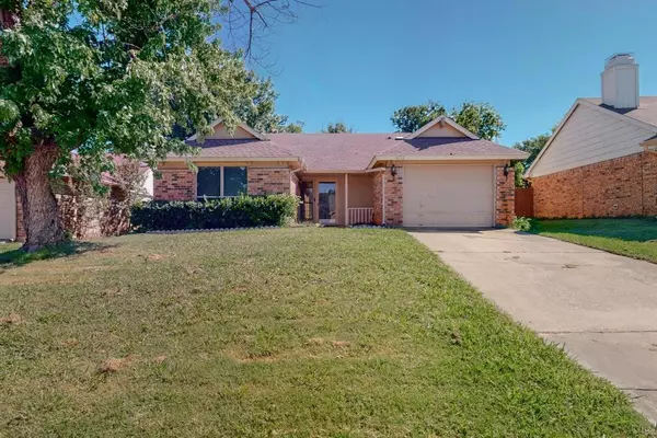 4136 Periwinkle Drive, Fort Worth, TX 76137