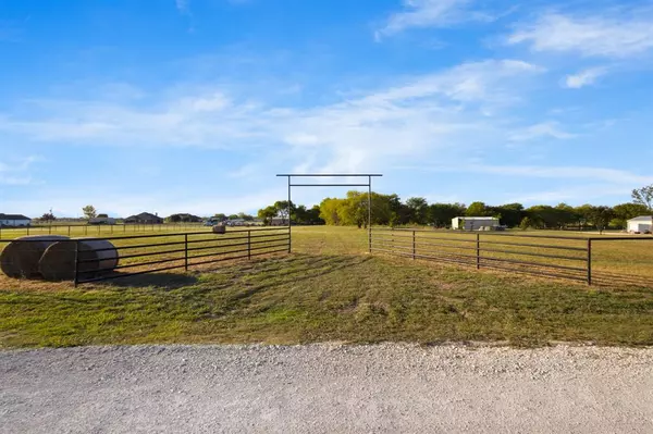 1A Lowe Road,  Valley View,  TX 76272