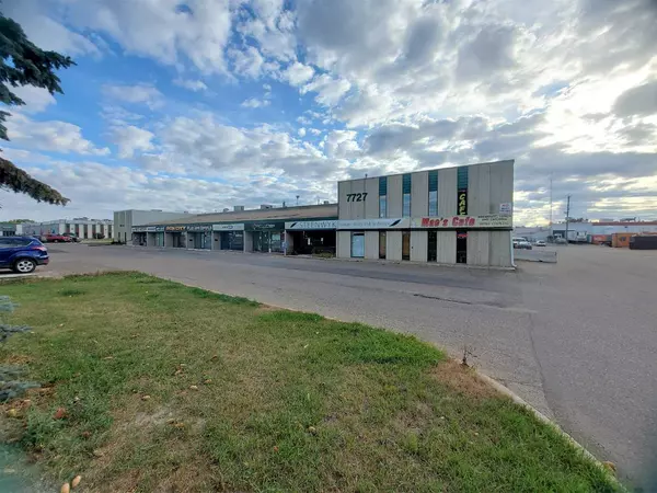 7727 50 AVE, Red Deer, AB T4P 1M7