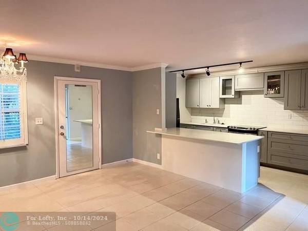 900 NE 26th St  #5, Wilton Manors, FL 33305