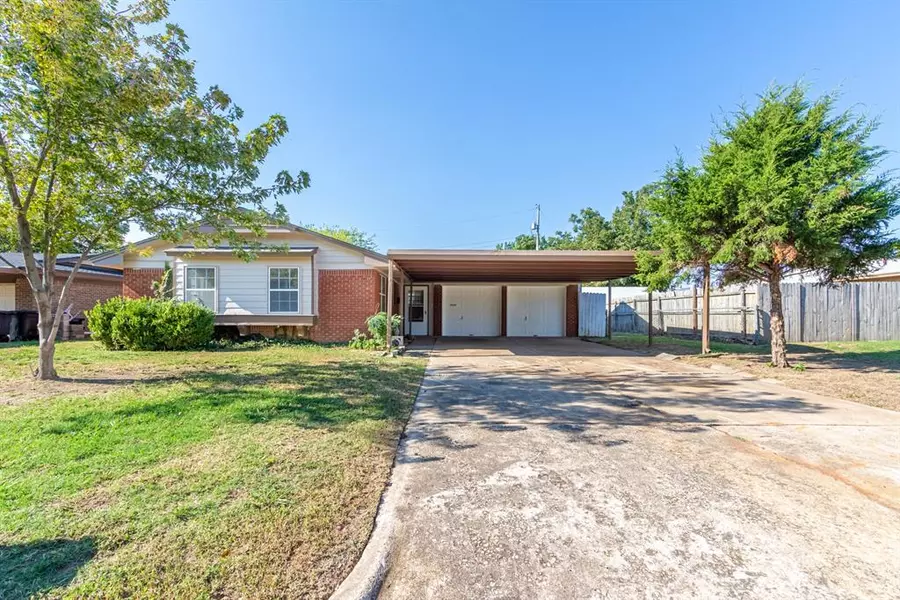 204 Freeman Drive, Moore, OK 73160