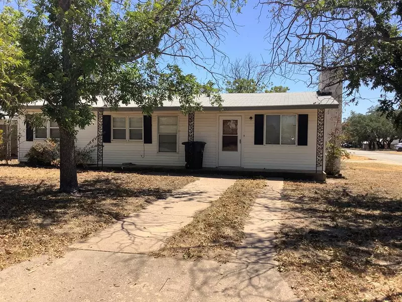 1007 Bee St, Brady, TX 76825