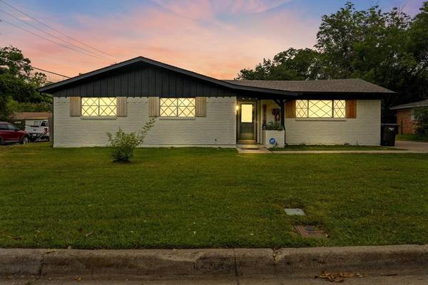 1974 Downey Drive,  Fort Worth,  TX 76112