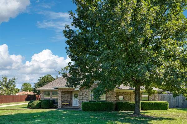 228 Bent Tree Trail,  Burleson,  TX 76028