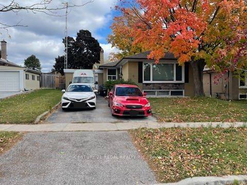 5 Stevenvale DR #Main, Toronto E09, ON M1G 1C6