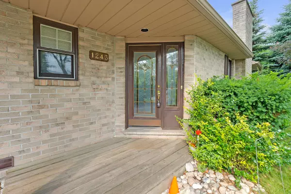 Burlington, ON L7S 2A6,1243 Nathaniel CRES