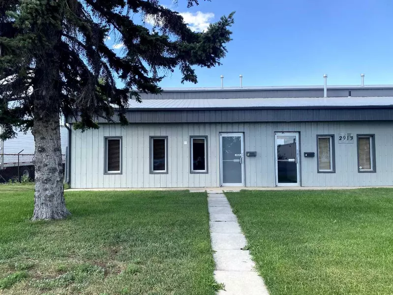 2913 7 Avenue North, Lethbridge, AB T1H 5C5