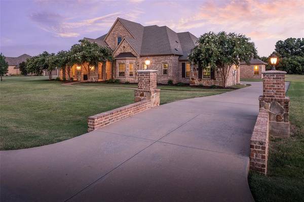 901 S Bluffview Drive,  Lucas,  TX 75002