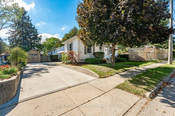 Guelph, ON N1H 5K7,11 Fergus ST