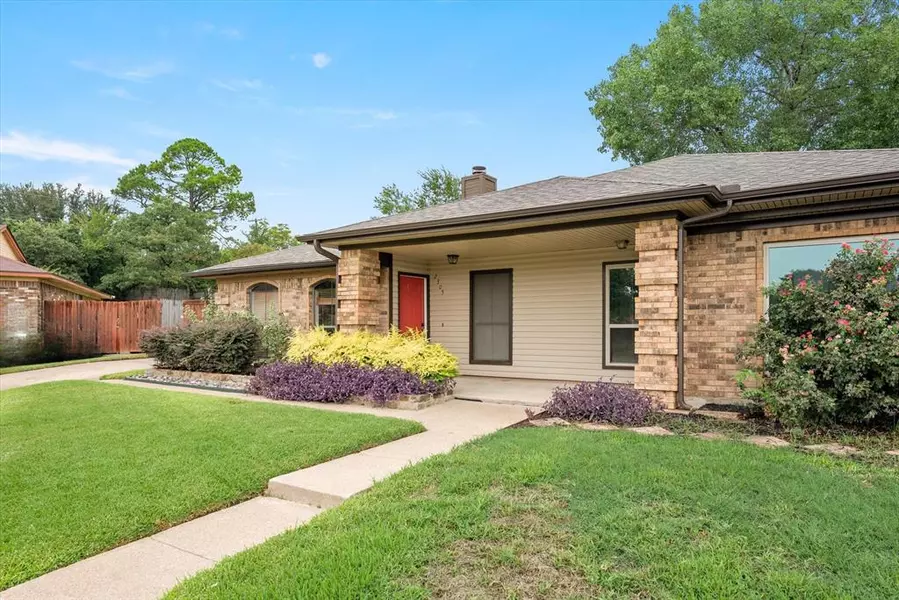 2305 Oakmont Drive, Bedford, TX 76022