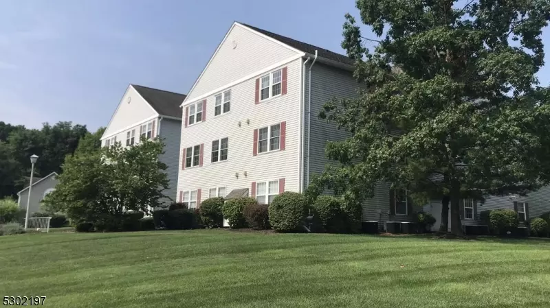 64 Dayton Ct 301 #301, Independence Twp., NJ 07840