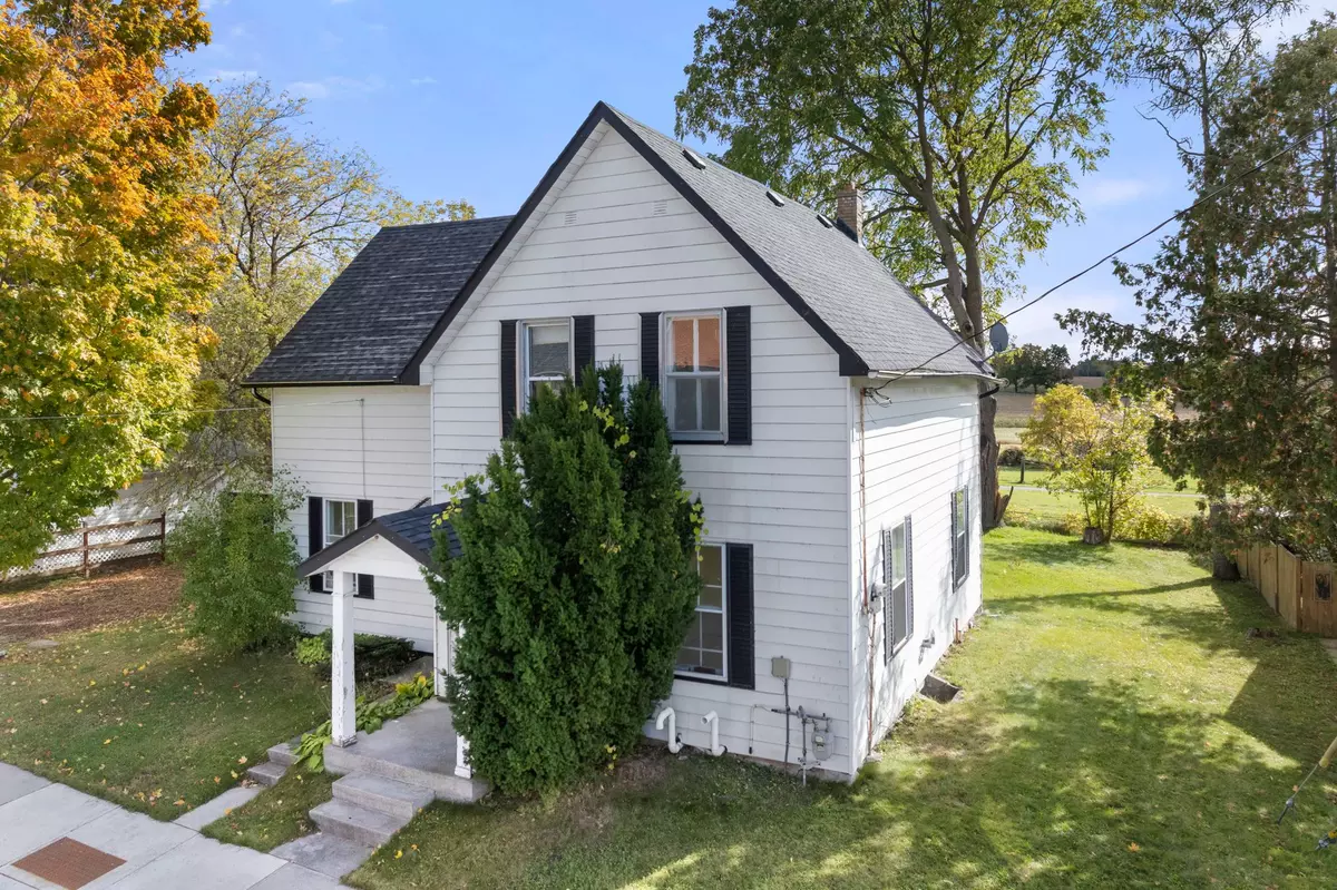 Smith-ennismore-lakefield, ON K0L 1H0,825 Charles ST