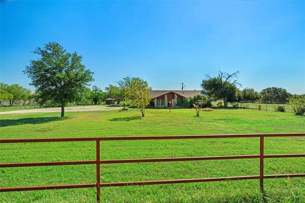 1925 Silver Creek Azle Road, Azle, TX 76020