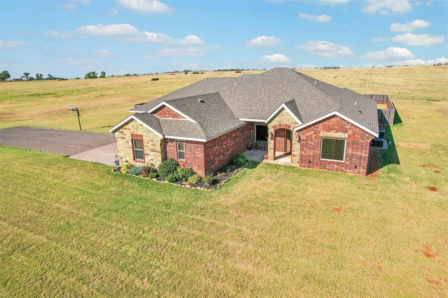 11335 N 1930 Road, Sayre, OK 73662