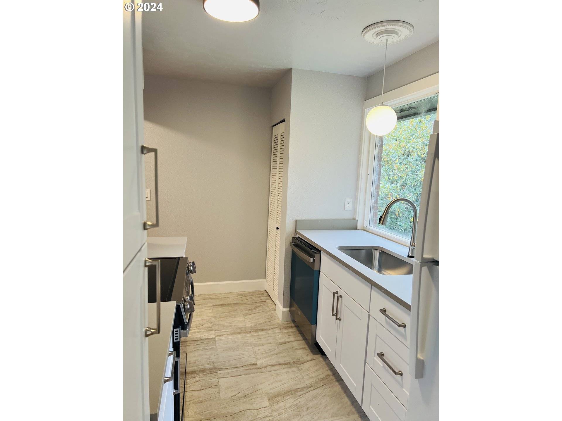 Lake Oswego, OR 97034,512 S STATE ST #512
