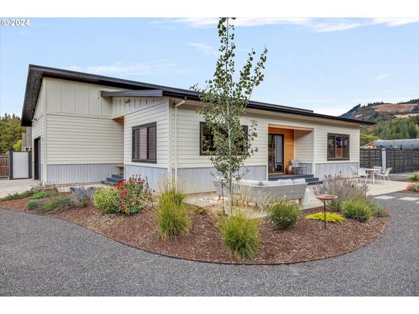 White Salmon, WA 98672,2 Longbow CT