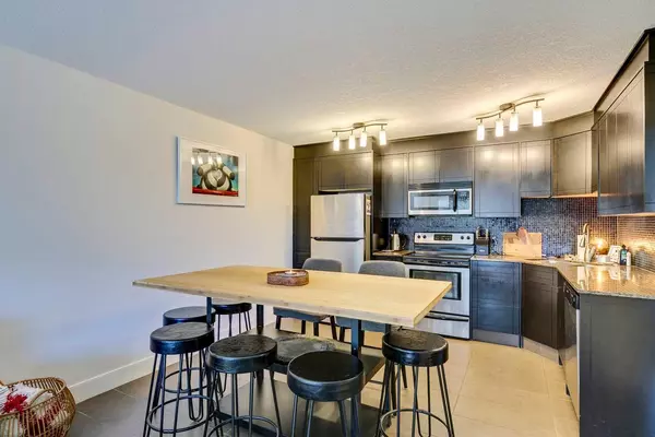 Calgary, AB T2R 0N6,812 14 AVE SW #408