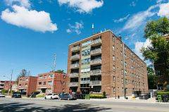 Toronto C11, ON M4G 2Z9,1291 Bayview AVE N #208