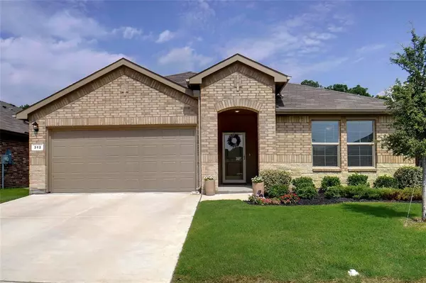 312 Abingdon Street, Azle, TX 76020