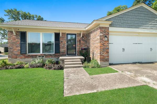 Dallas, TX 75243,8838 Graywood Drive