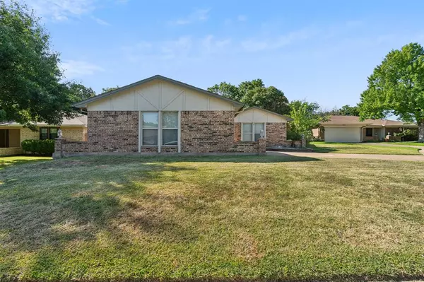 Bedford, TX 76021,3409 Meadow Wood Court