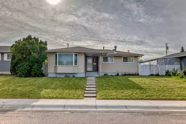 Calgary, AB T2A 2E9,919 Pensdale CRES SE