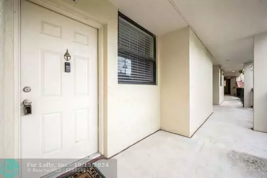 Oakland Park, FL 33309,116 Lake Emerald Dr  #203