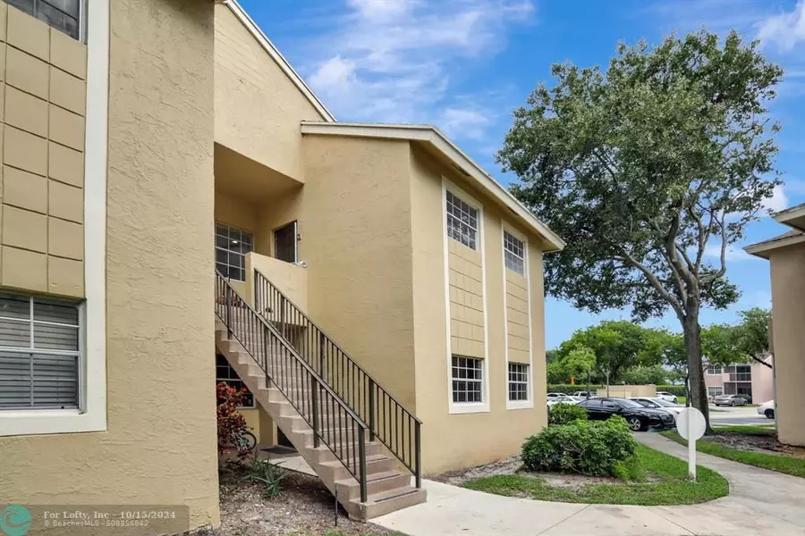 660 Cypress Club Way  #D11, Pompano Beach, FL 33064