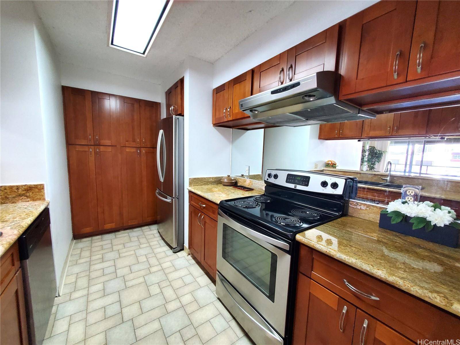 Honolulu, HI 96826,581 Kamoku Street #504