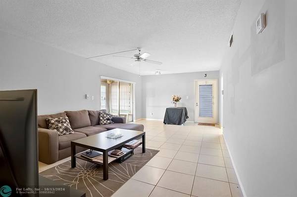 Margate, FL 33063,335 W Laurel Dr  #3M