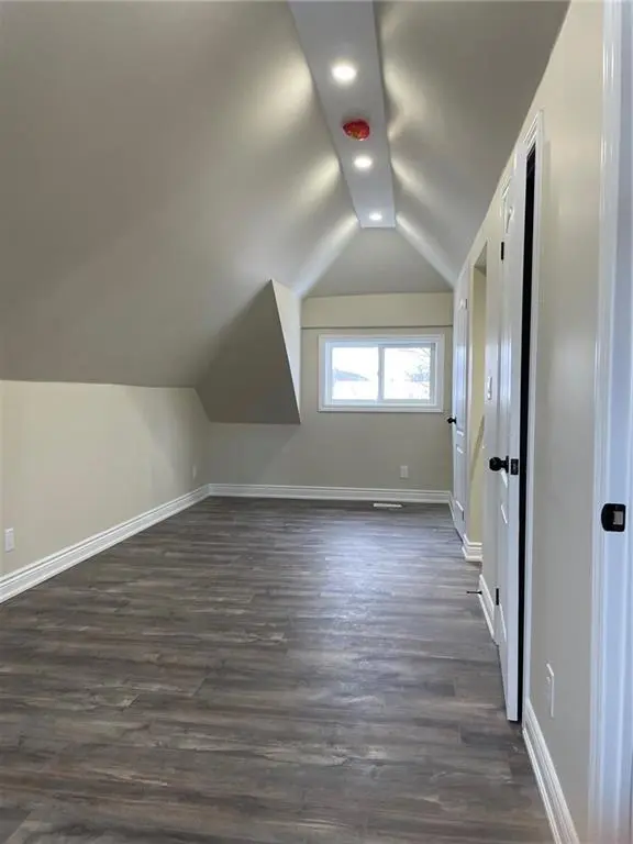 117 HUXLEY Avenue S #2, Hamilton, ON L8K 2P9