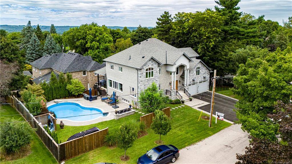 175 OAKHILL Place, Hamilton, ON L9G 1C8