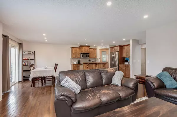 Airdrie, AB T4B 3L1,736 luxstone LNDG SW