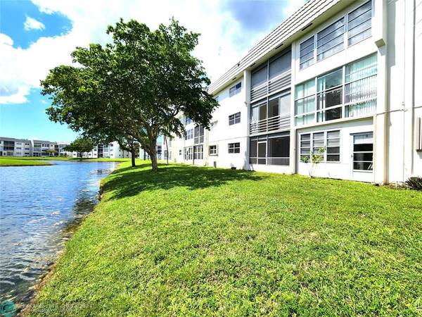 8510 Sunrise Lakes Blvd  #102, Sunrise, FL 33322