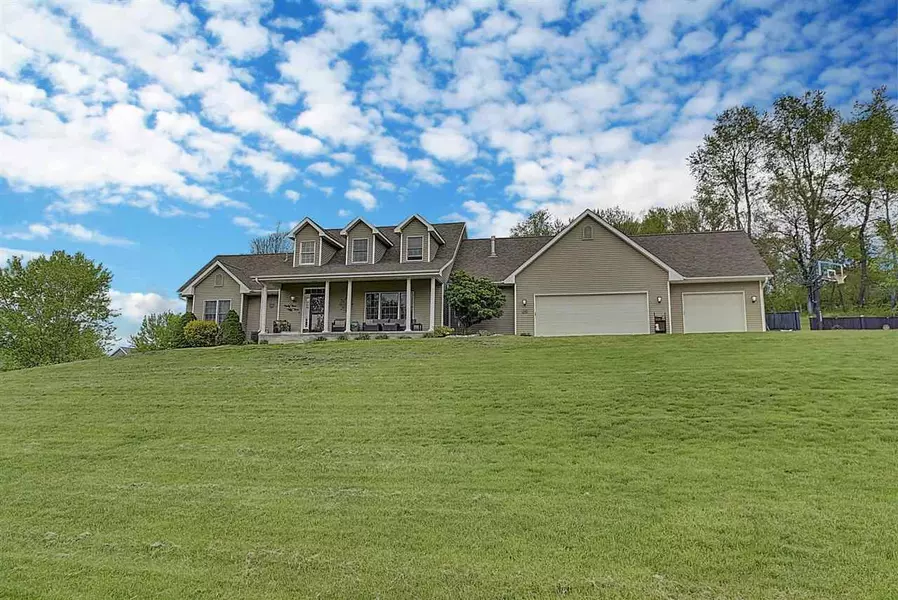 4353 NE Indian Trail, Solon, IA 52333