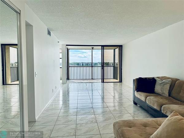 105 Lake Emerald Drive  #610, Oakland Park, FL 33309