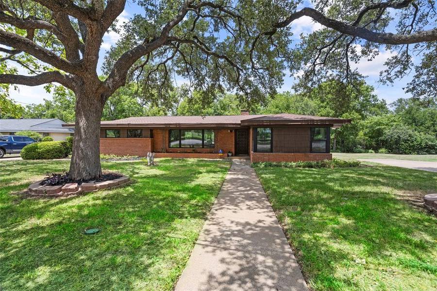 2773 Glen Garden Avenue, Fort Worth, TX 76119