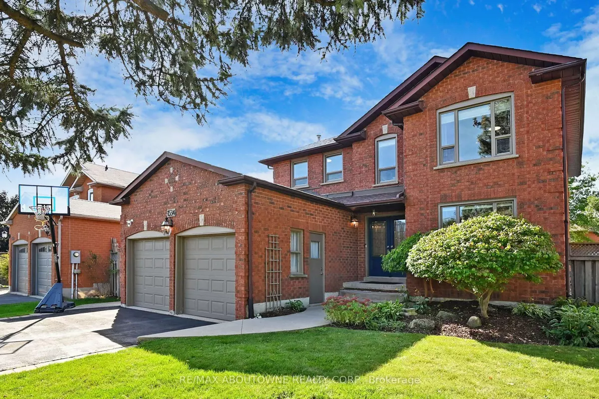 Oakville, ON L6M 2Z7,1534 Heritage WAY