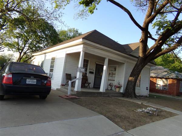 1123 1/2 E Henderson Street, Cleburne, TX 76009