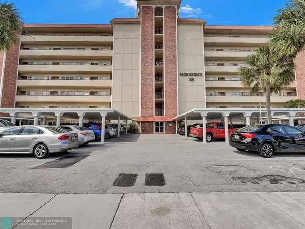 1101 Crystal Lake Dr  #304, Deerfield Beach, FL 33064