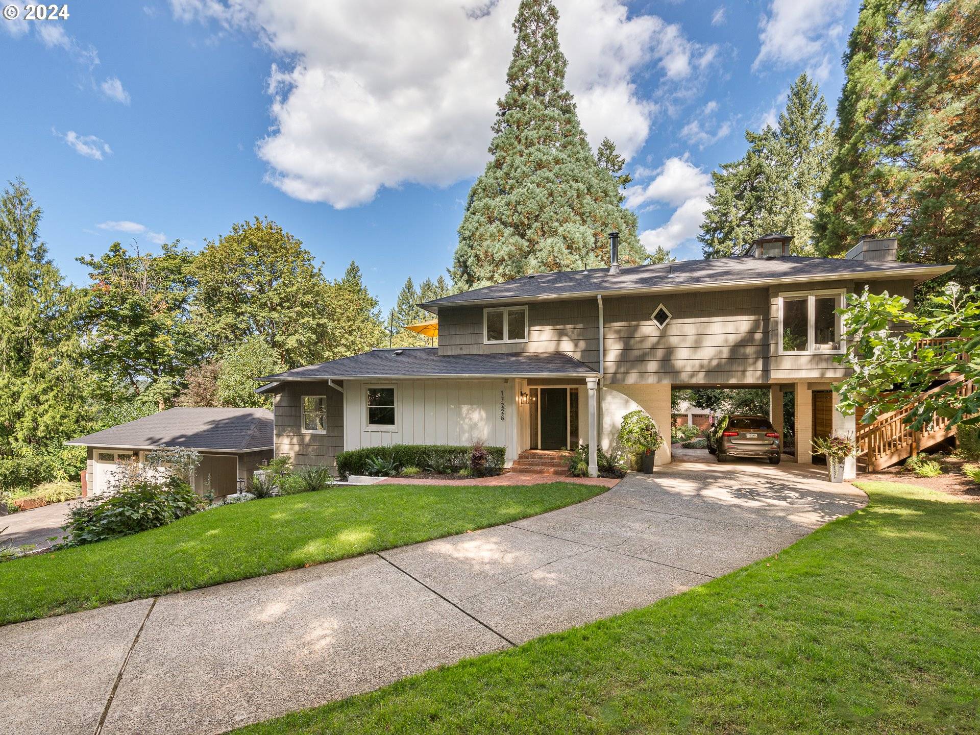 17228 BLUE HERON RD, Lake Oswego, OR 97034