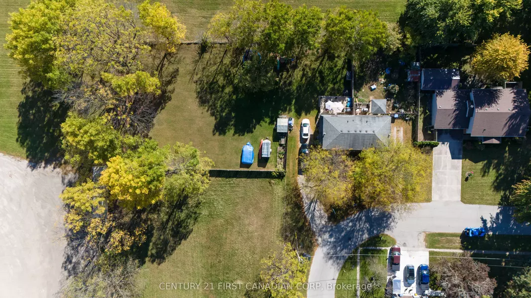 605 WOODWARD DR, Strathroy-caradoc, ON N0L 1W0