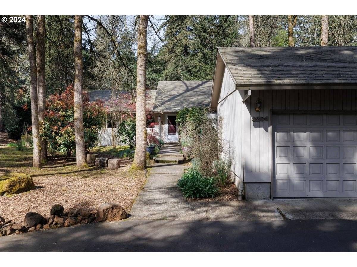 4204 WOODSIDE CIR, Lake Oswego, OR 97035