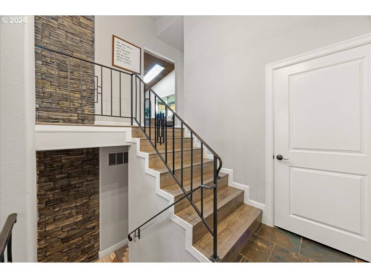 Lake Oswego, OR 97034,17749 LEAFY LN