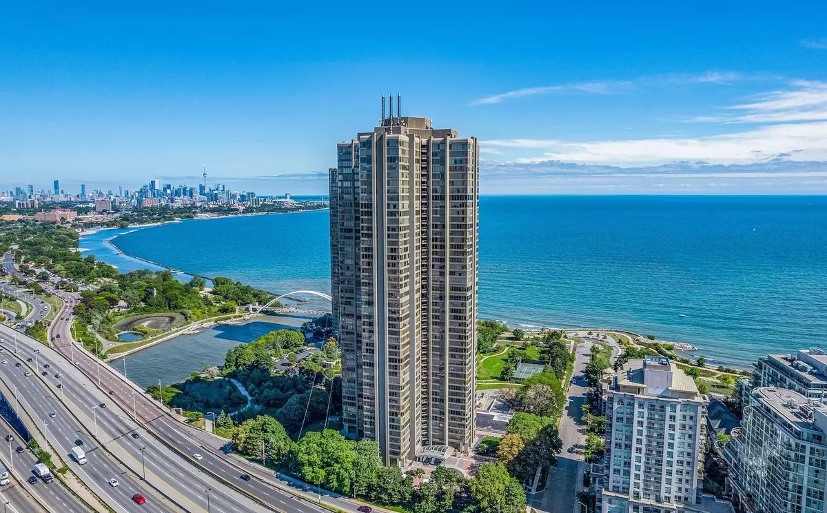 Toronto W06, ON M8V 2Z6,2045 Lake Shore BLVD W #810